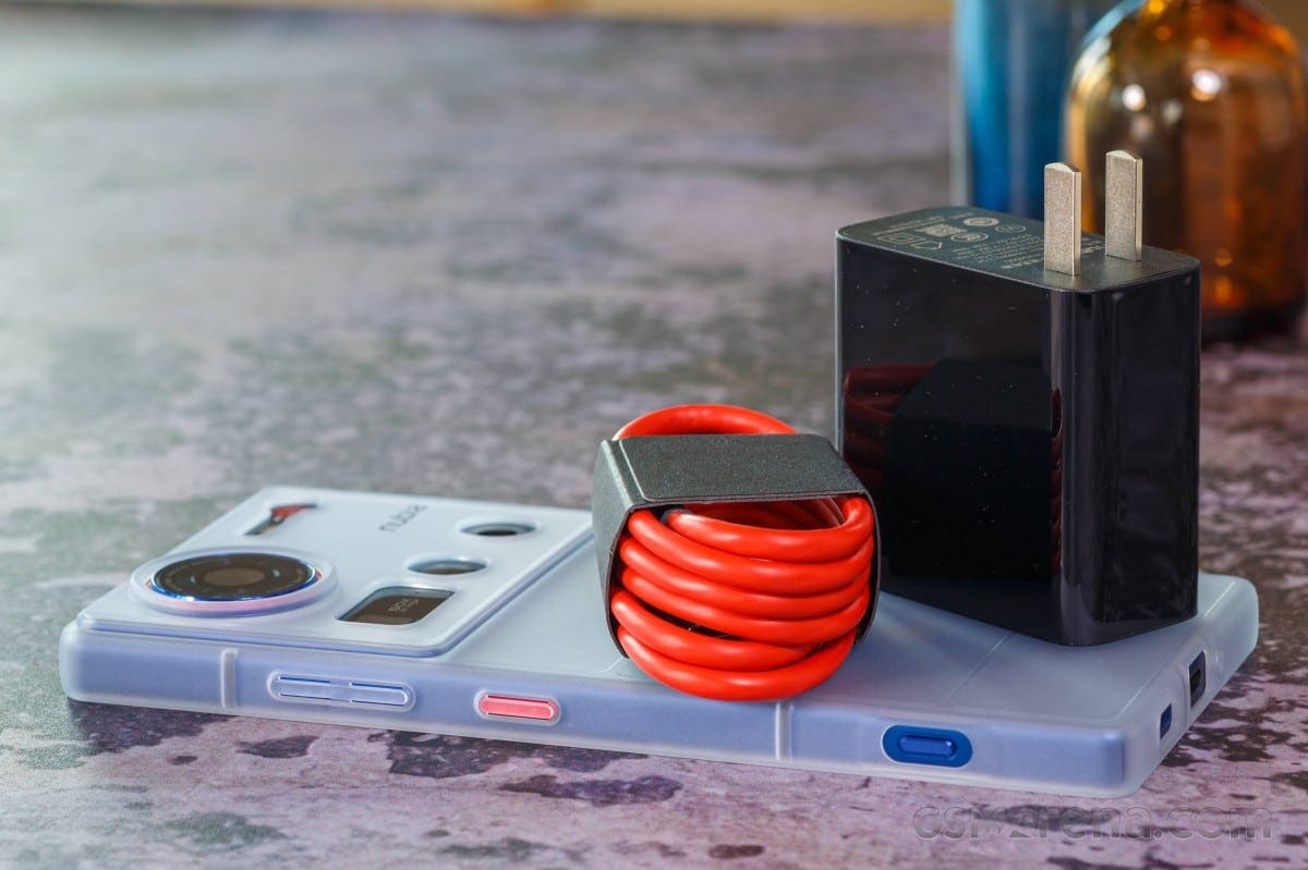 Nubia Z70 Ultra Kutu Icerigi
