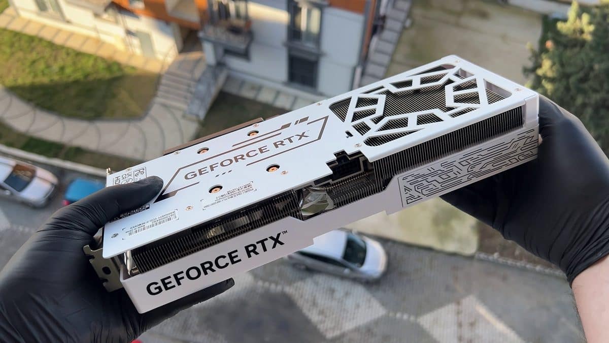 GALAX GeForce RTX 5080 1 Click OC White 9 1 rotated