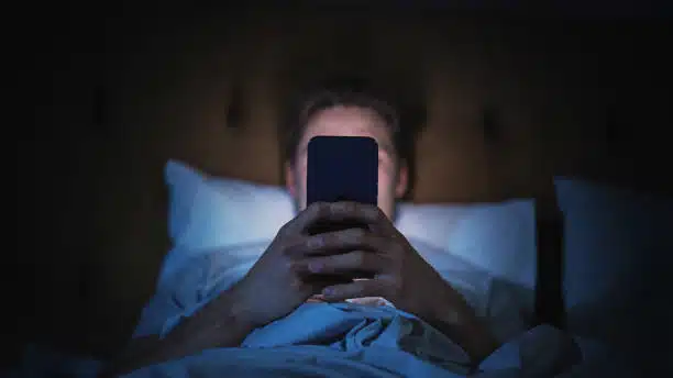 Yatmadan Önce Telefonu Neden Kullanmamalıyız?