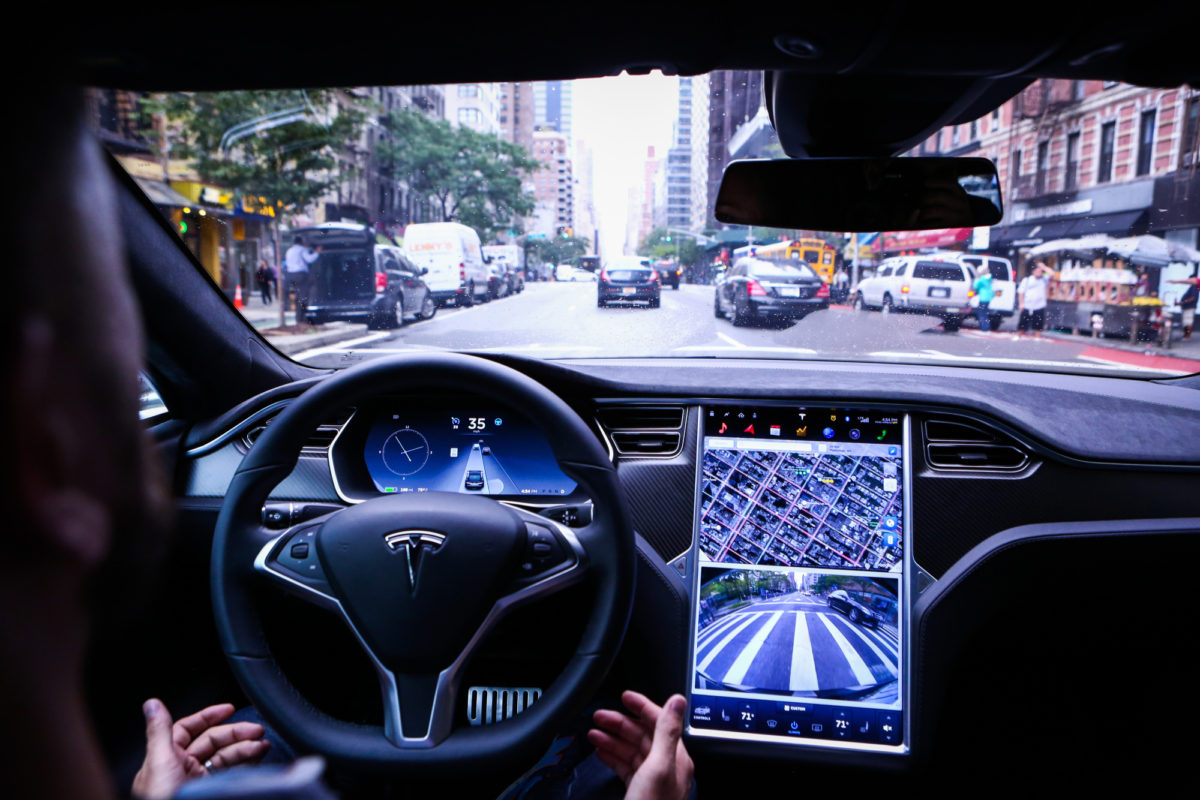 Teslada Oyun Oynarken Seyahat Etmek Mumkun Olacak V