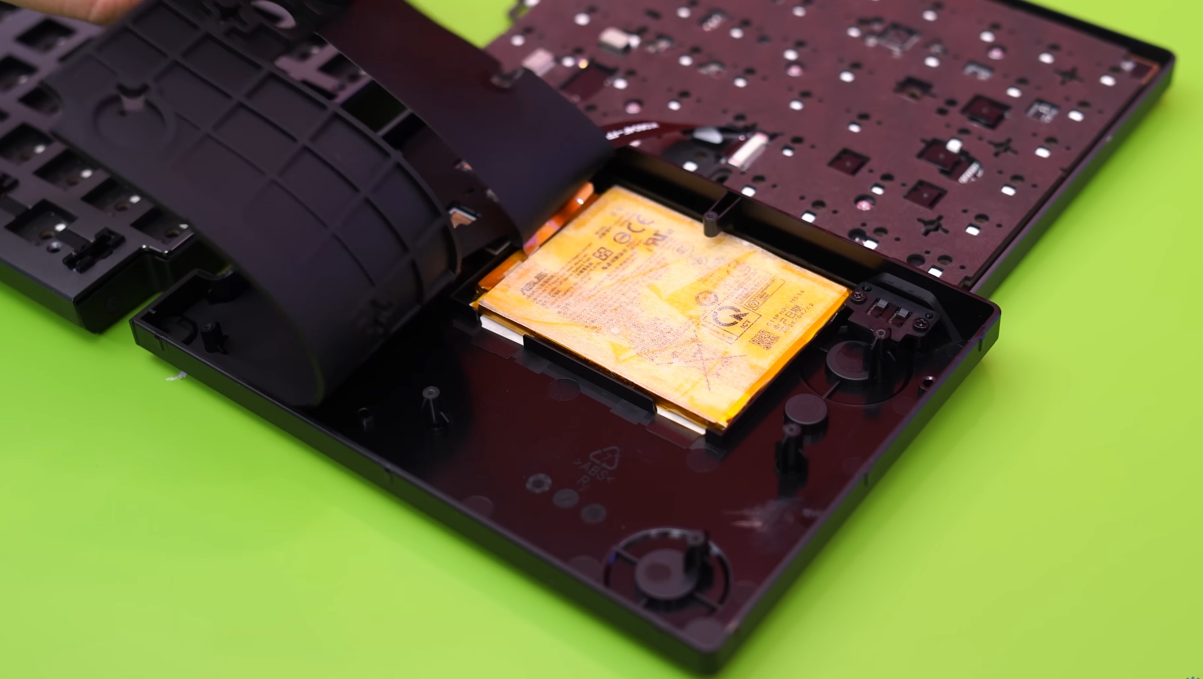 ASUS ROG Falcata